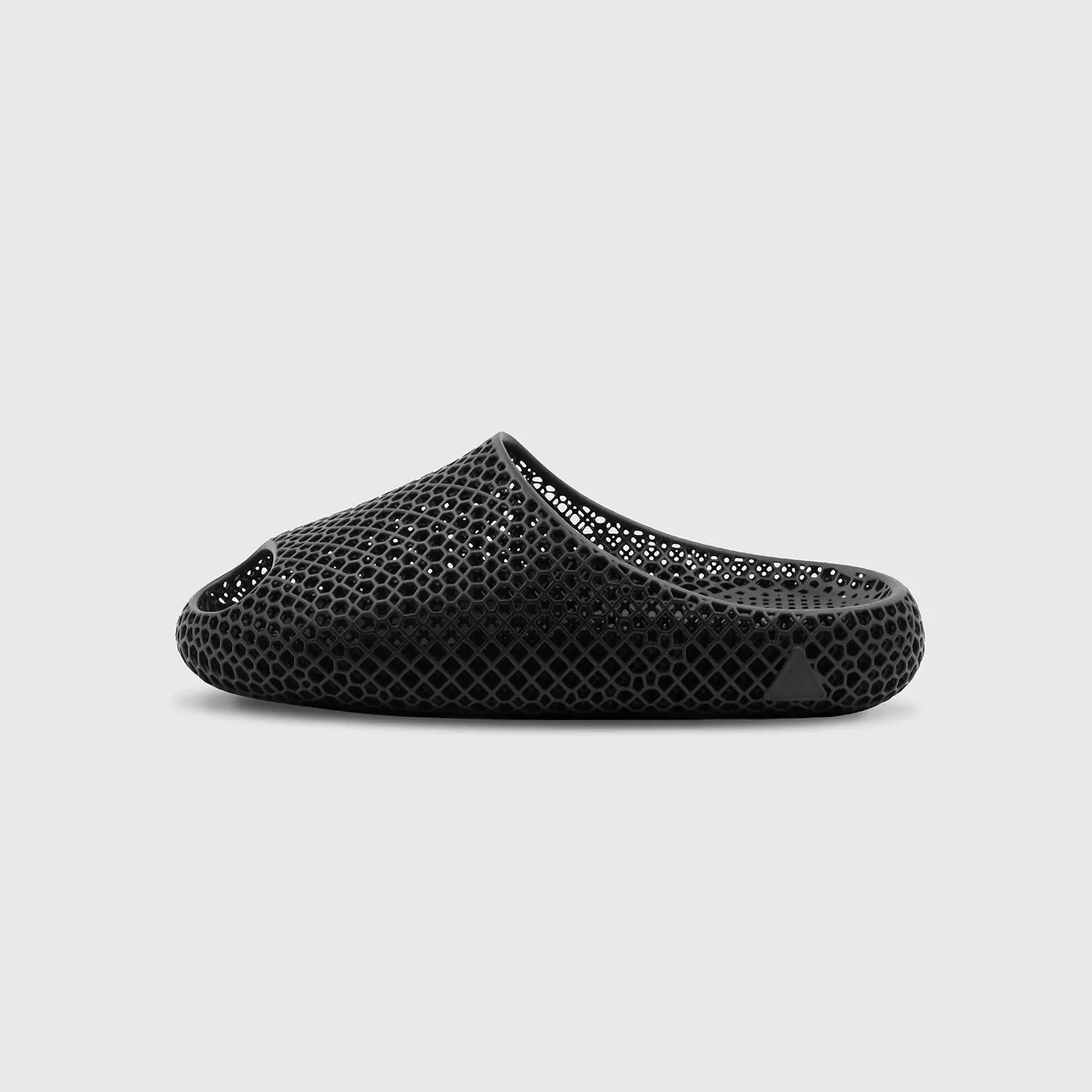 Versatile Minimalist Slides in true black